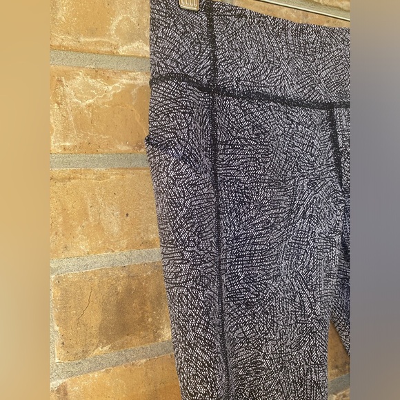 Lululemon Pace Rival Crop with pockets Sz 2, Scatter Grey Black - Picture 8 of 8